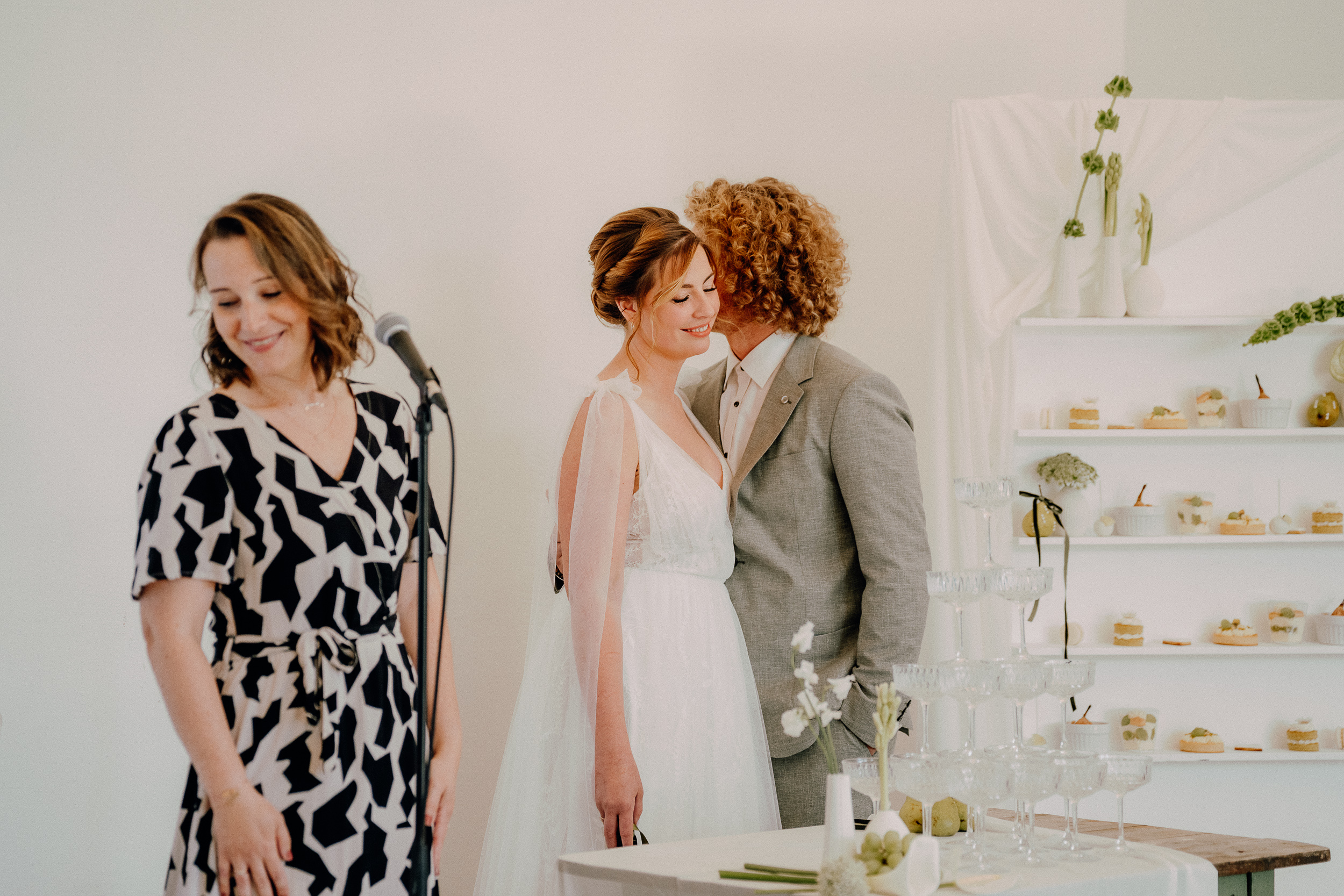 Sängerin Nadine Gabriel, für Trauung, Agape und Dinner mit Hochzeitspaar